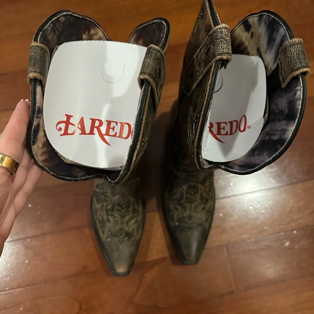 Laredo Brown Heeled Boots with Embroidered Design - Picture 5 of 7